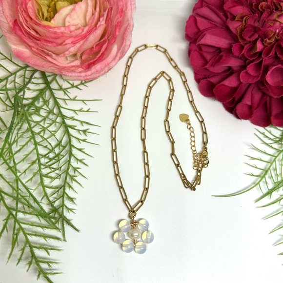 NEW⚜️Opalite & Freshwater Pearl Flower Charm Necklace - Picture 2 of 5